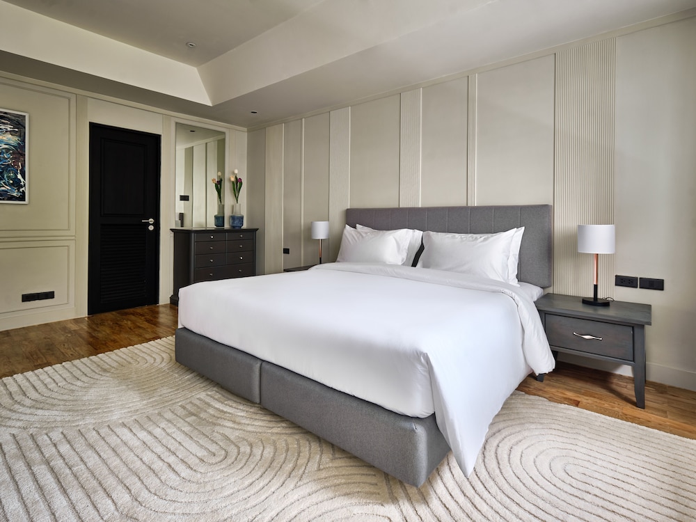 Floral Court Hotel and Residence 20/58