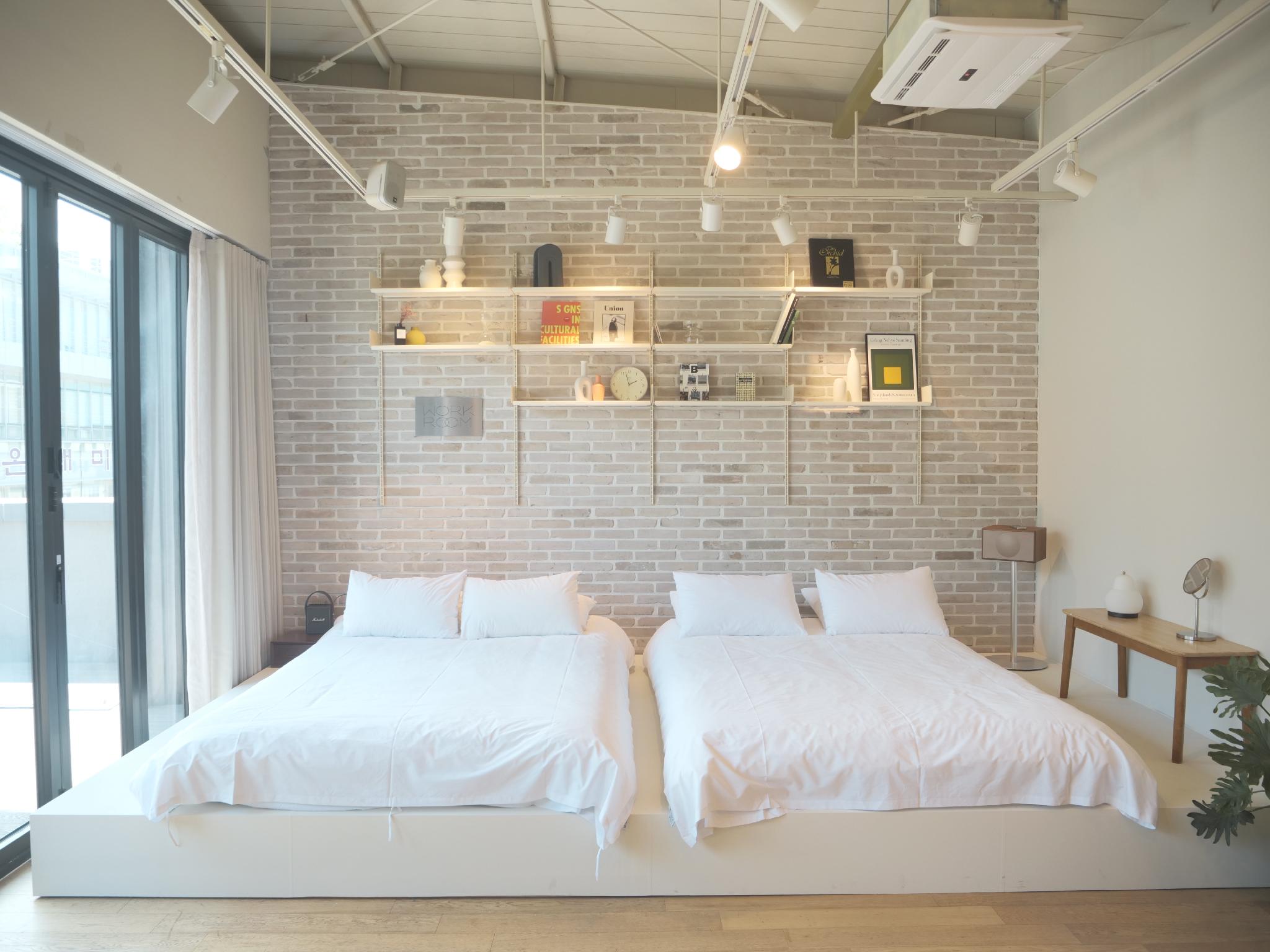 West, Suite, Terrace