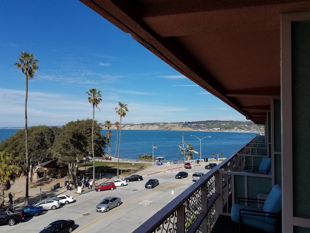 La Jolla Cove Suites 9/65