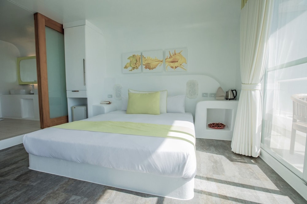 DELUXE, KING BED, OCEAN VIEW, BALCONY