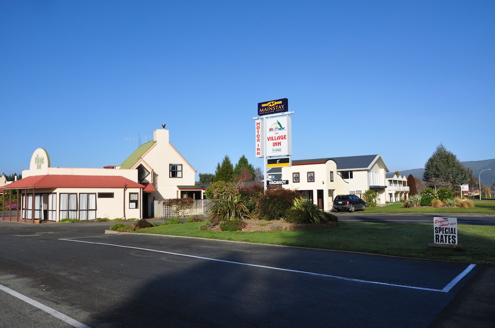 The Village Inn Hotel 31/38