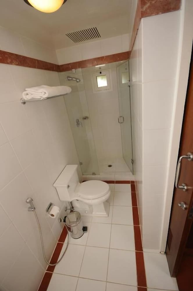 Al Bander Hotel & Resort 48/50