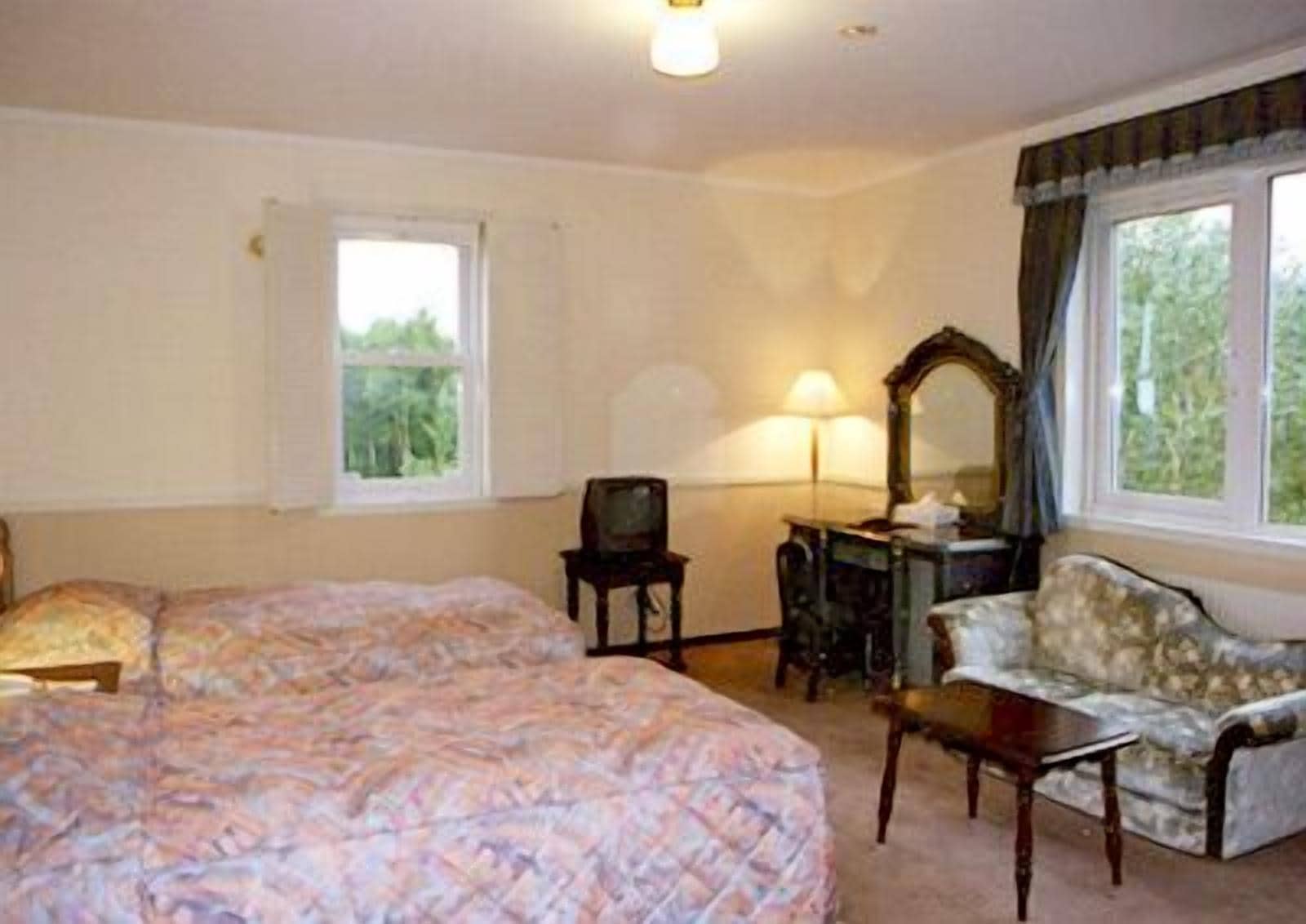 DELUXE, TWIN BEDS