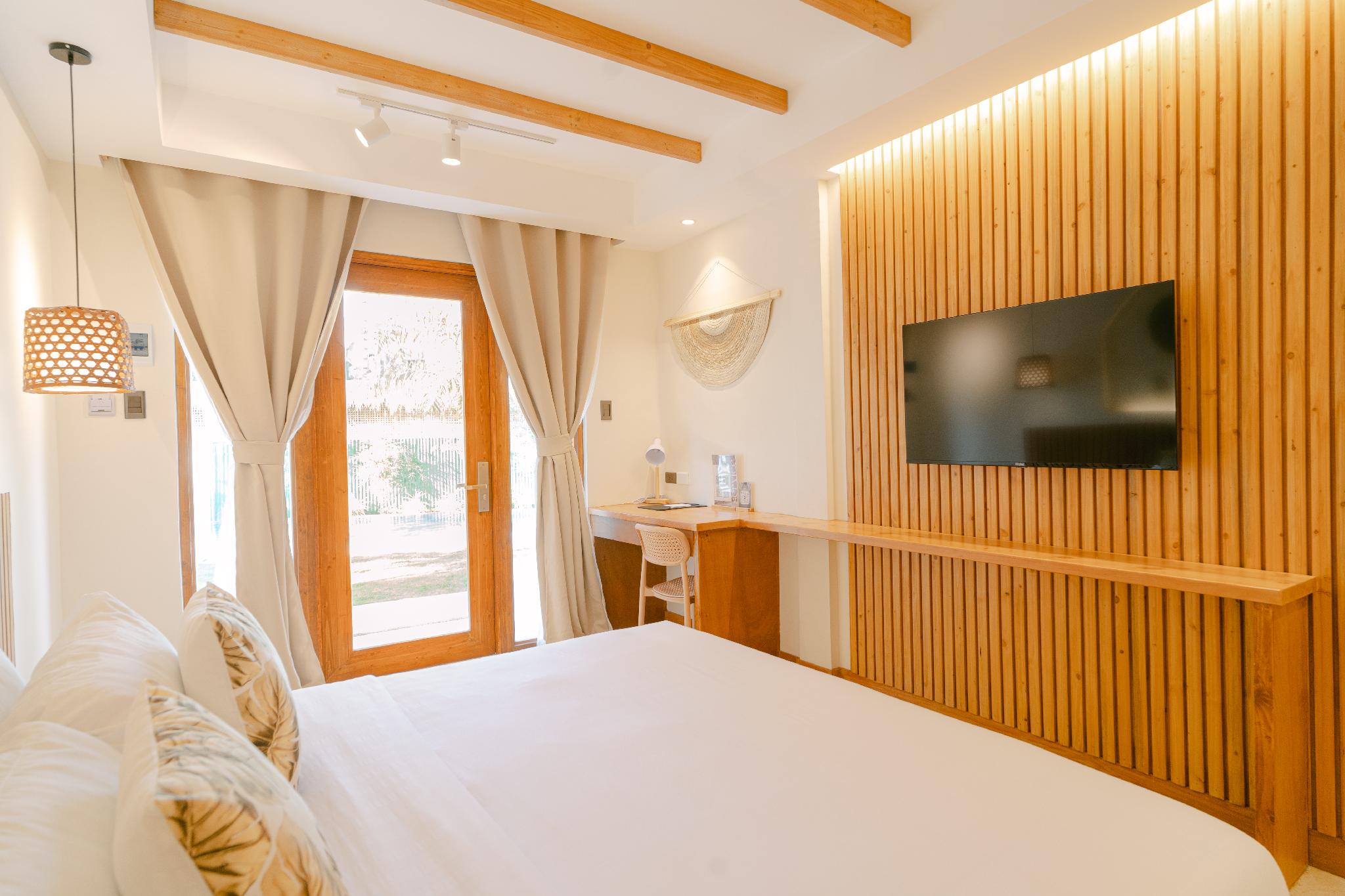 Room, King Bed, Pool Side, Pool Access