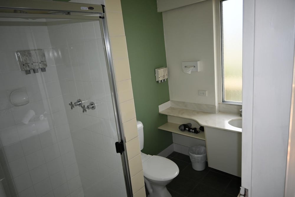 HAMILTON MOTOR INN 23/50