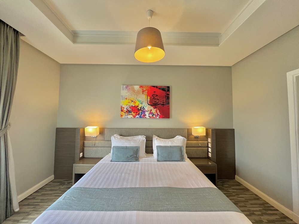 كورنيش لورين سويتس(Loren Suites Corniche) 20/50