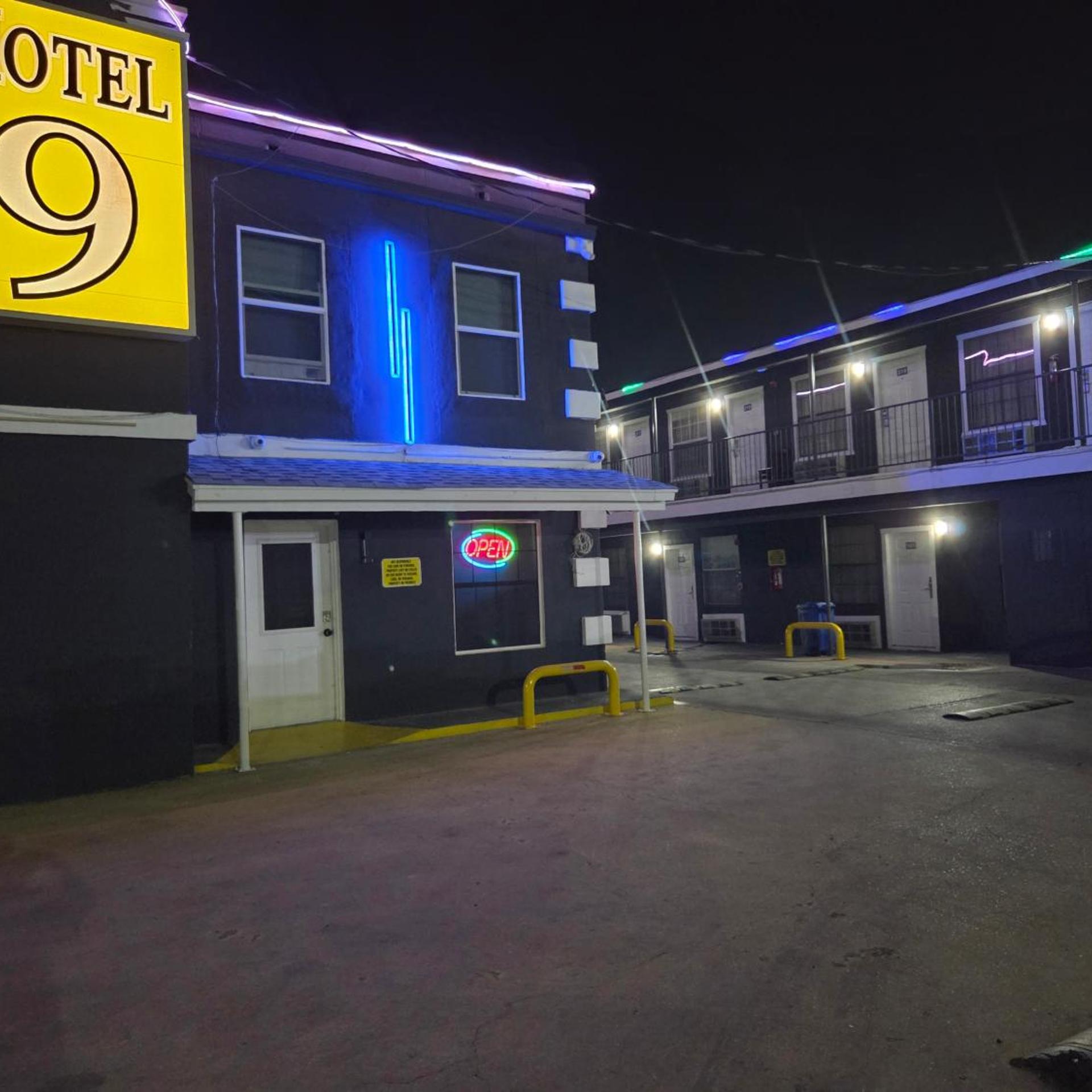 Motel 9 22/24