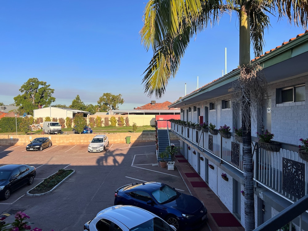 Econo Lodge Rivervale 47/60