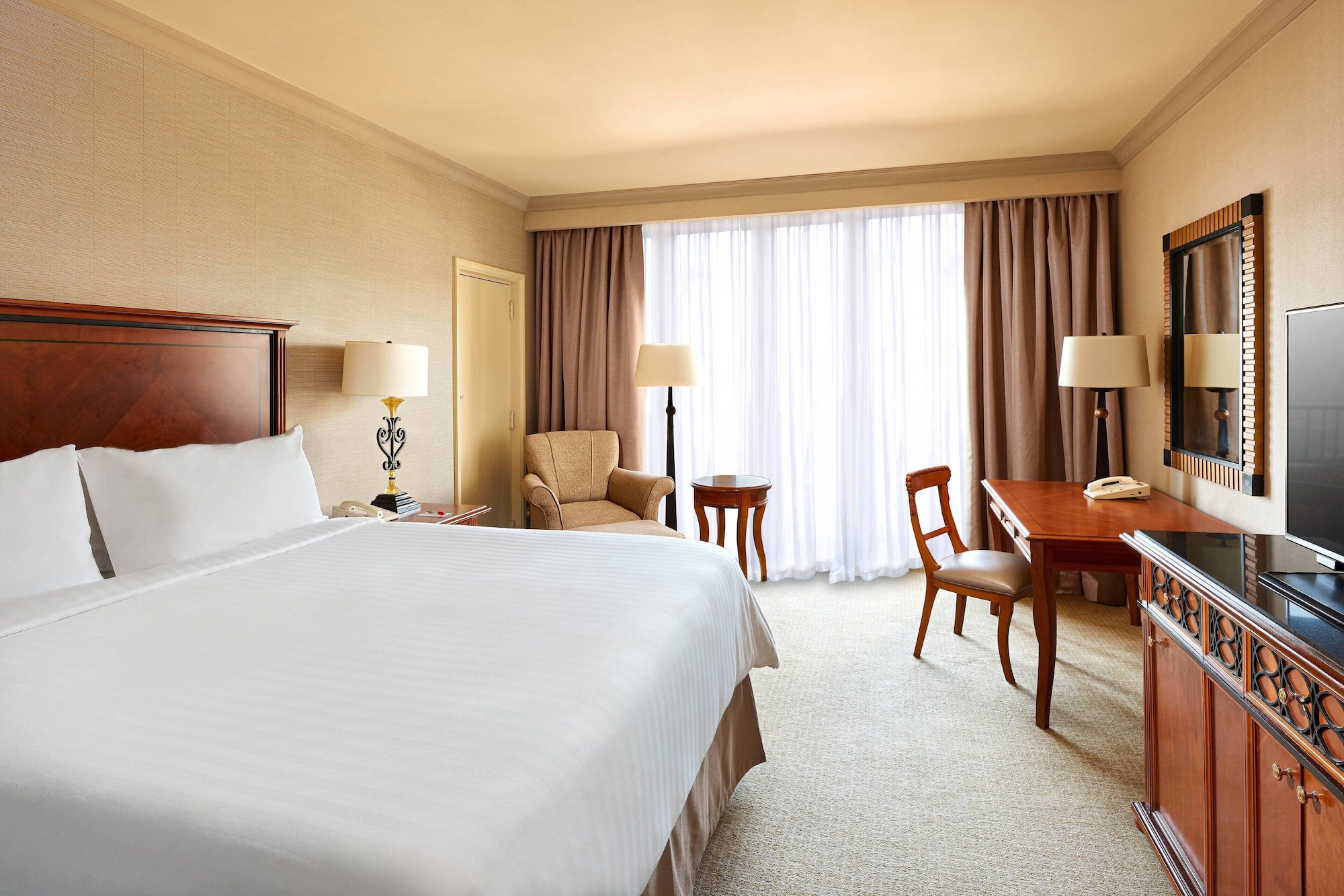 DELUXE, KING BED, BALCONY