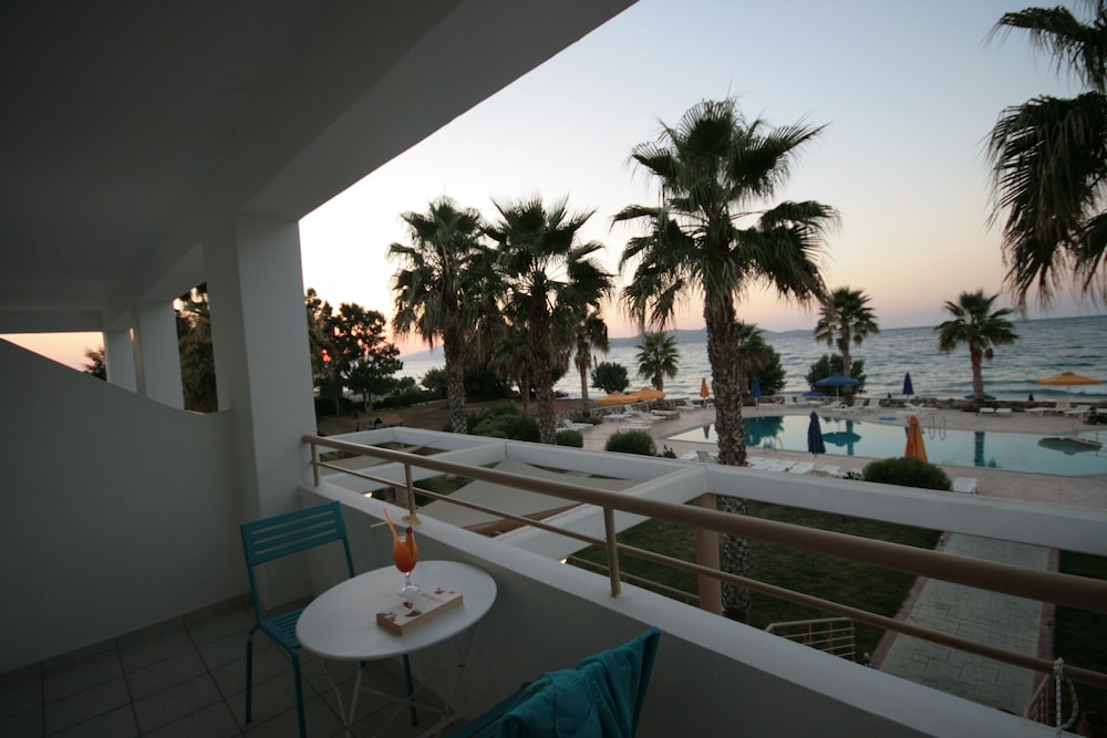 Irina Beach Hotel 5/68