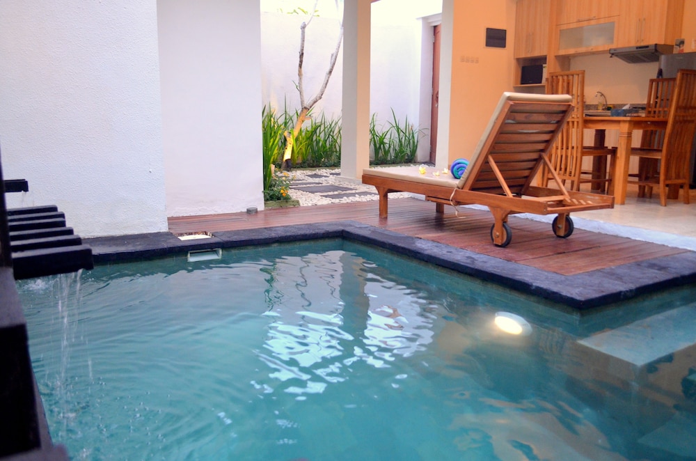 The Jas Villas 32/69