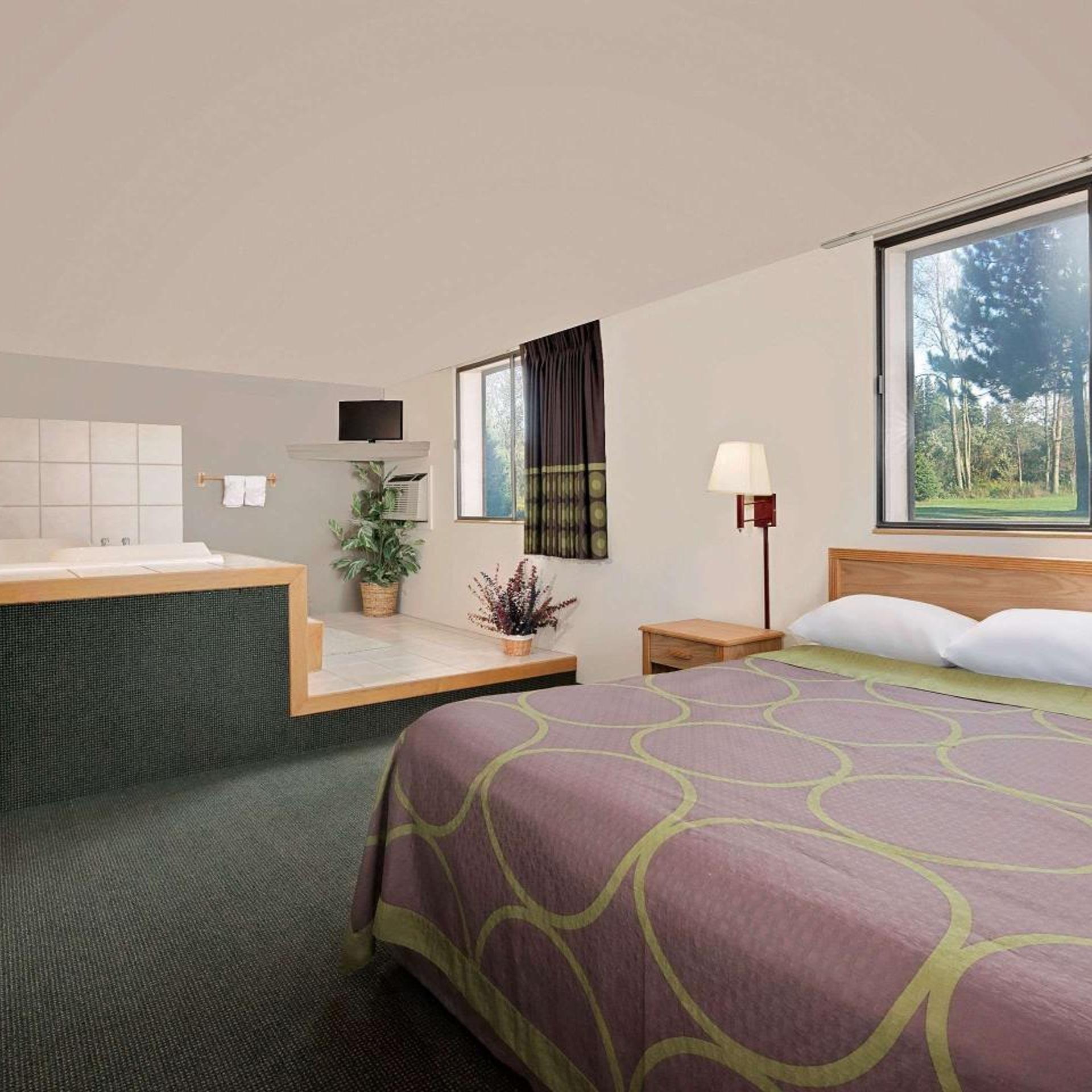 غرفة بسرير كينج بجاكوزي، Fairbridge Inn And Suites 5/10