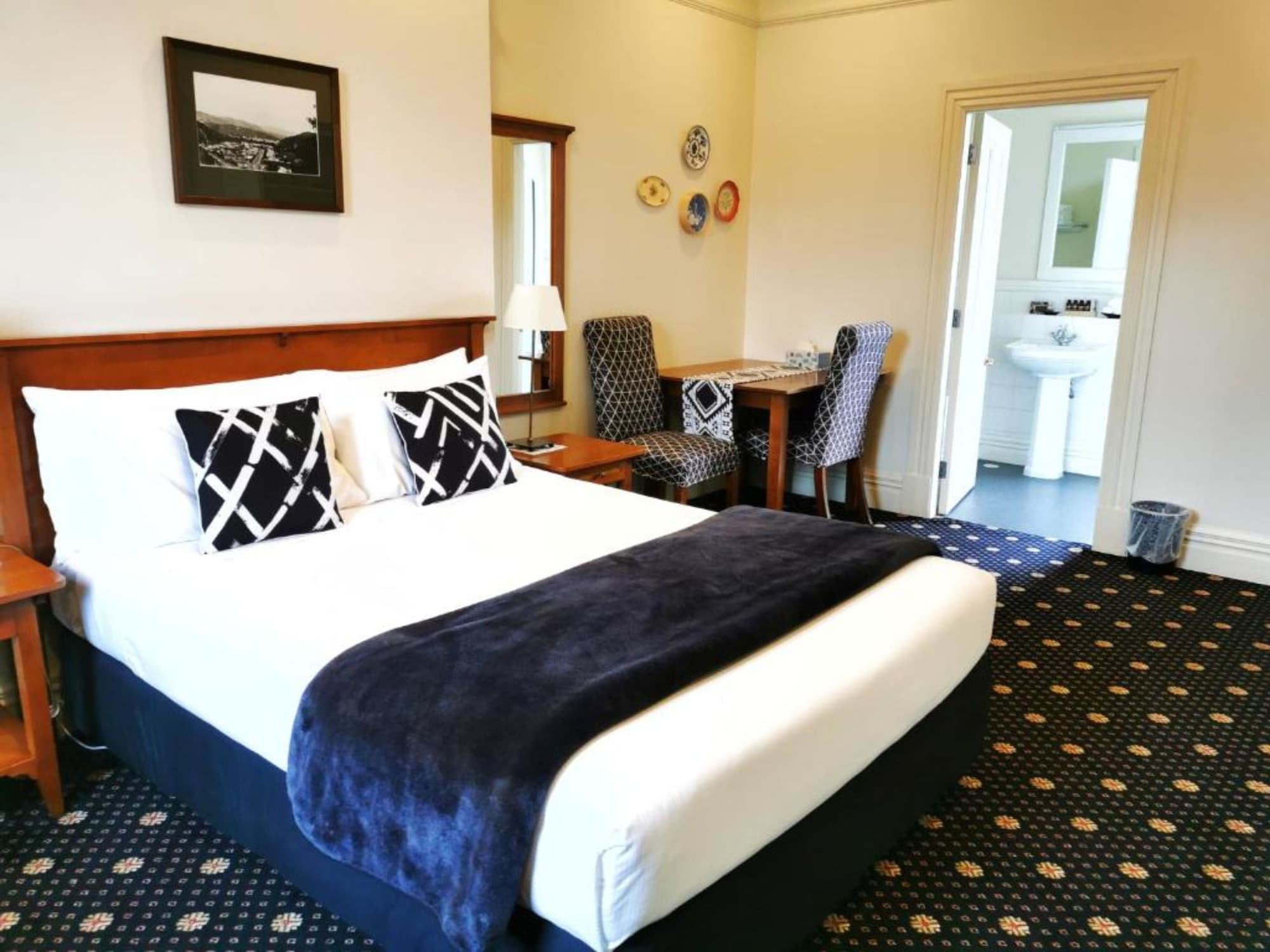 FAMILY SUITE, DELUXE