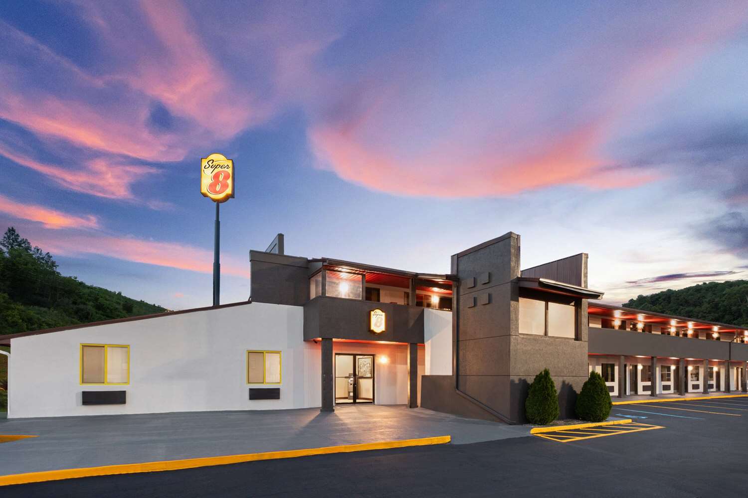 Super 8 by Wyndham Bridgeport-Clarksburg 22/28