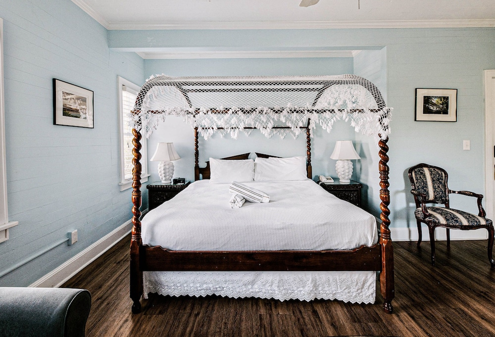 DELUXE, HOUSE, KING BED, BALCONY