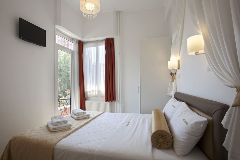 Metropolis Hotel 25/46