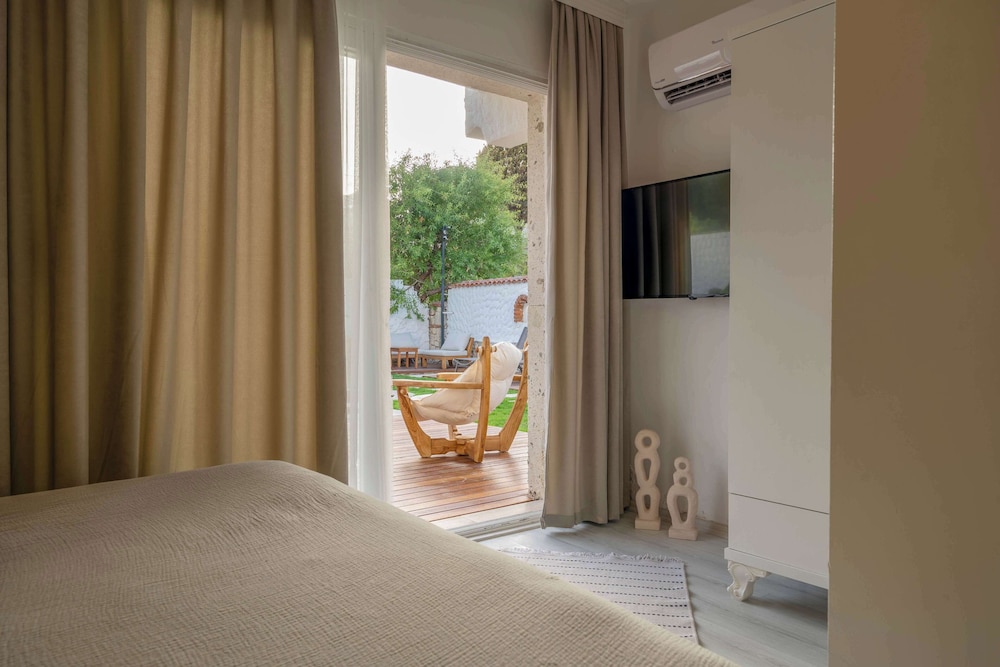 Bugra Alacati - Adults Only 23/42