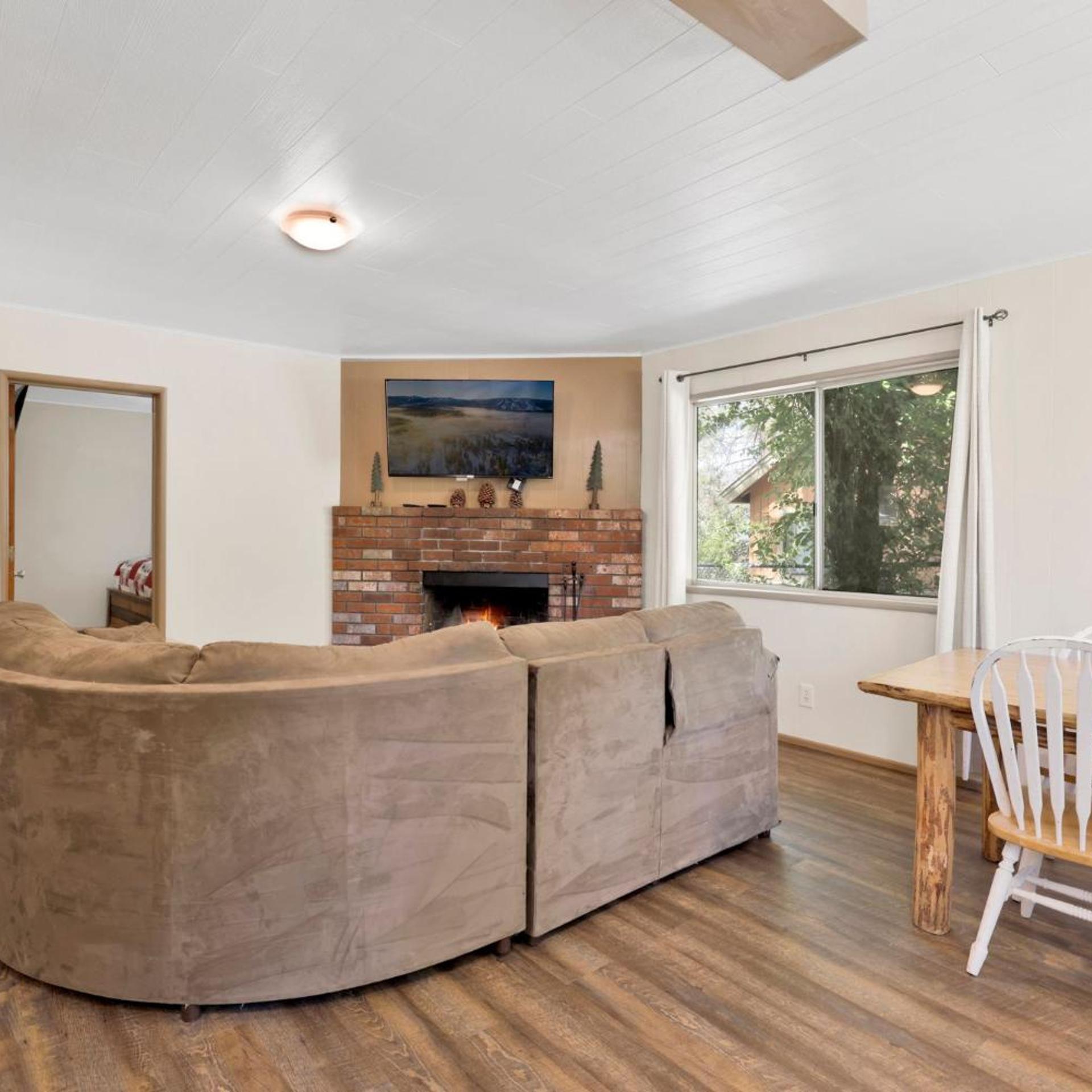 Twin Pines Family Cabin by Big Bear Vacations 3/28
