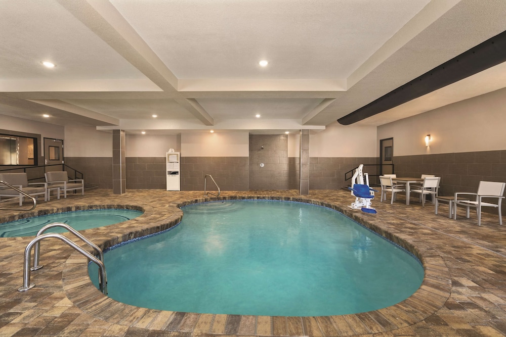 Country Inn & Suites by Radisson, Savannah Midtown, GA 15/39