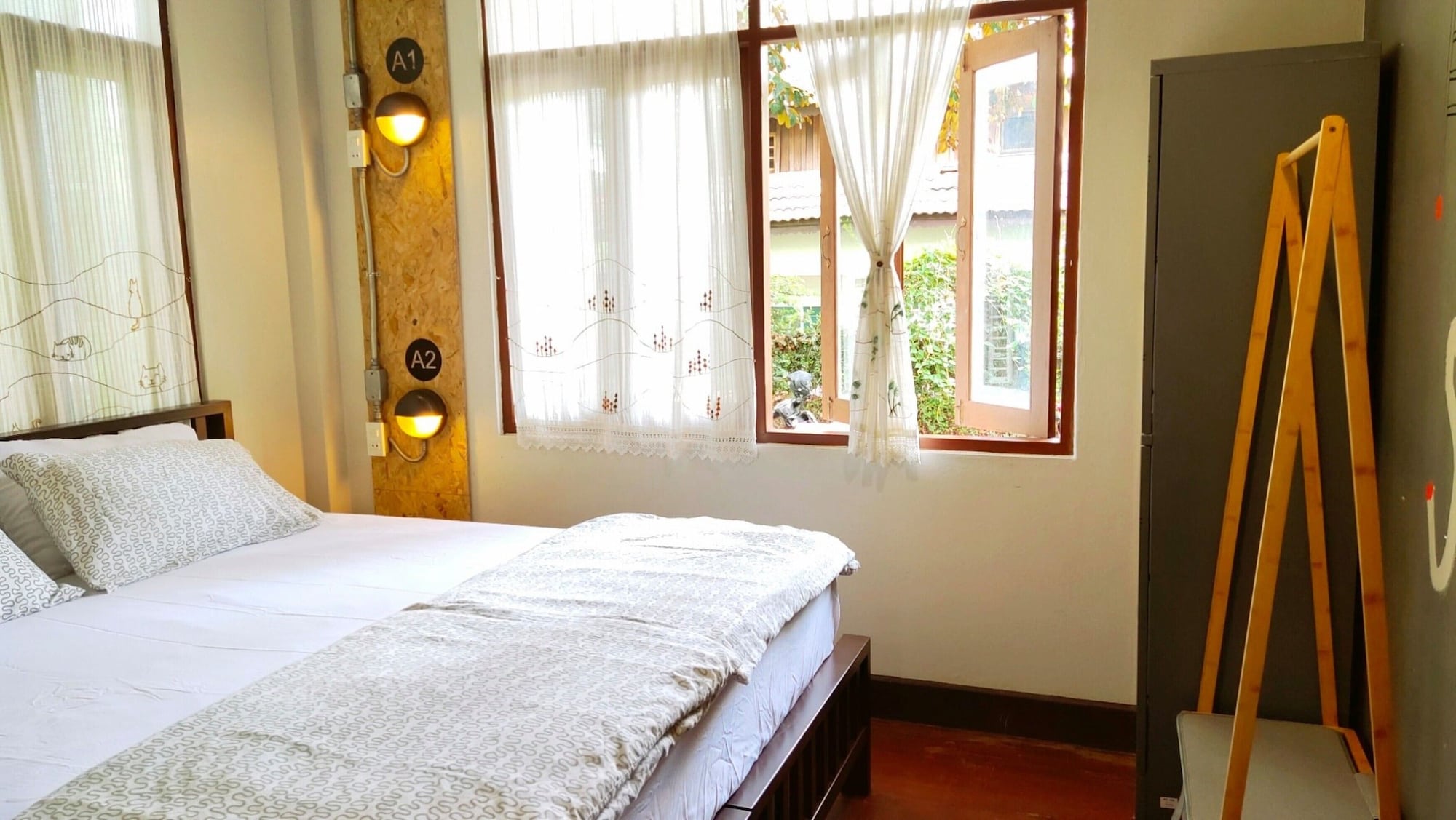 ROOM, DOUBLE BED, SHARED BATHROOM