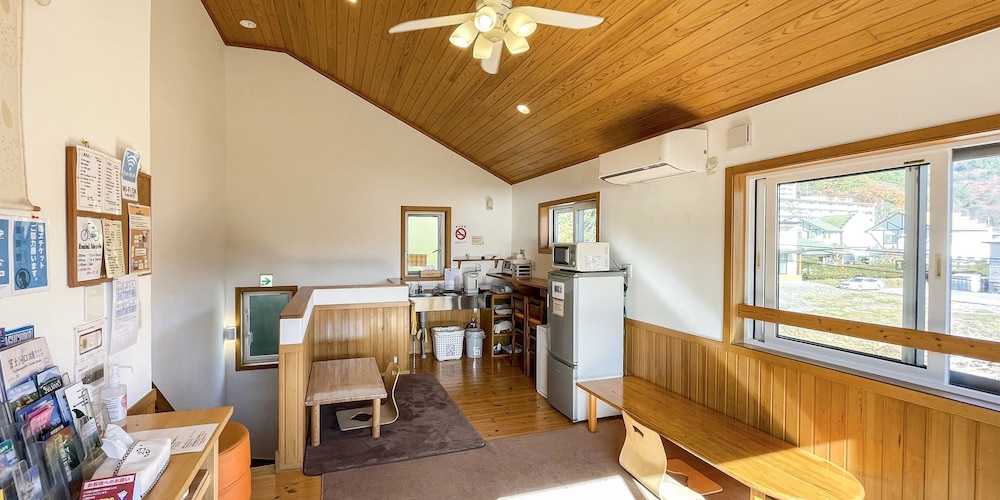 Lodge Orange Cabin 42/63