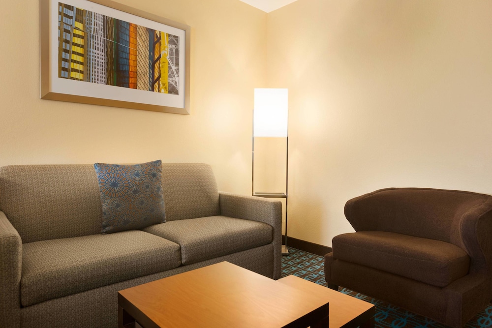 Fairfield Inn Suites Weirton 19/26