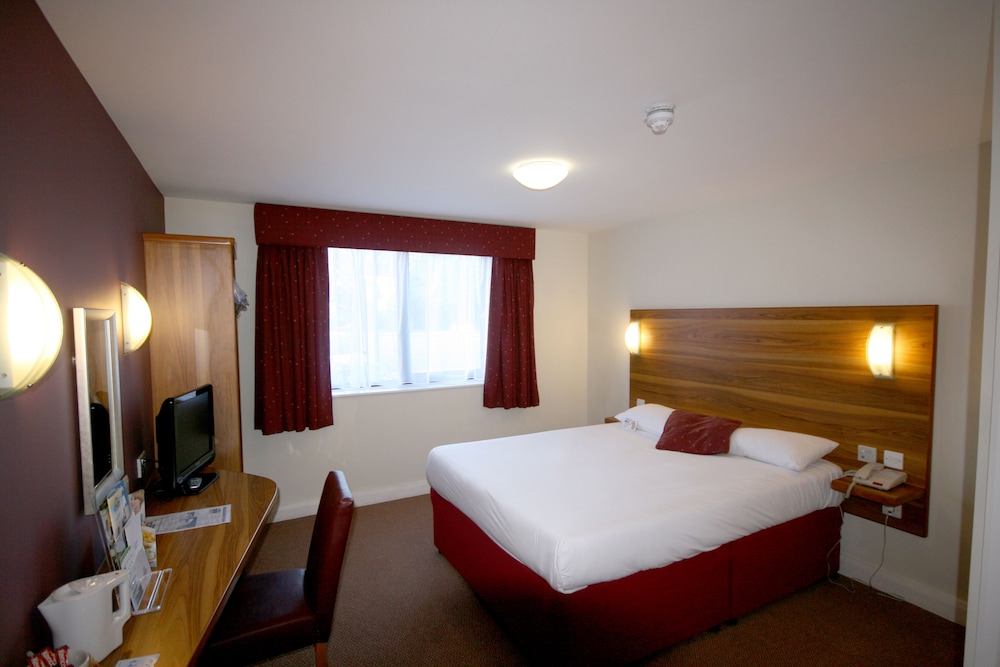 Days Inn by Wyndham Corley NEC M6 11/28