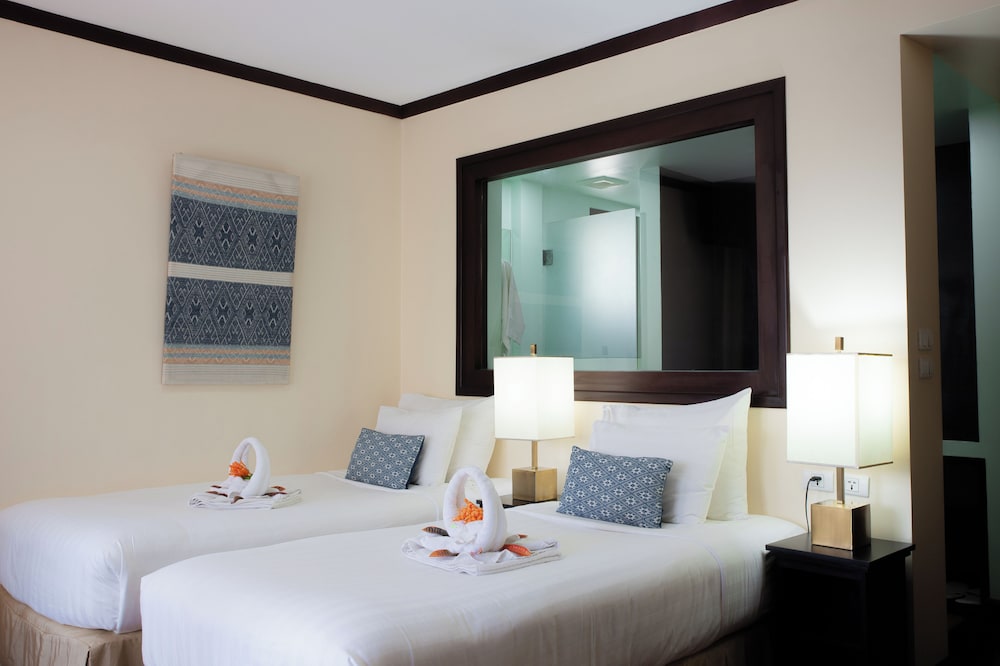 DELUXE, TWIN BEDS