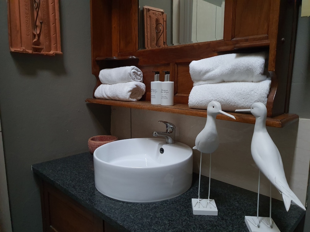 Waterhouse Guest Lodges 295 Indus Street 49/50