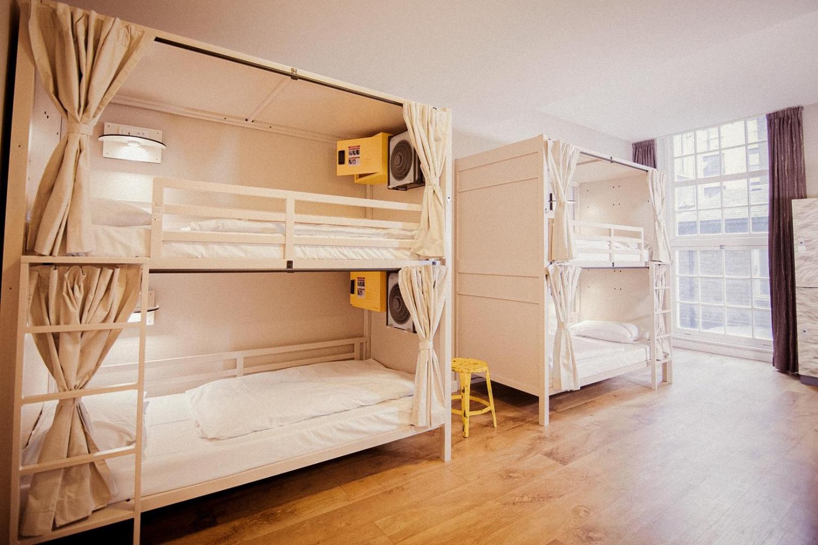 Mixed Dorm, Social, 8 Beds