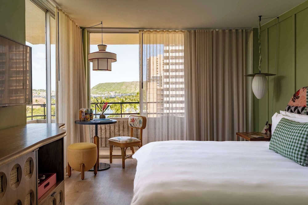 LANAI, PREMIUM, KING BED, WITH VIEW, CORNER