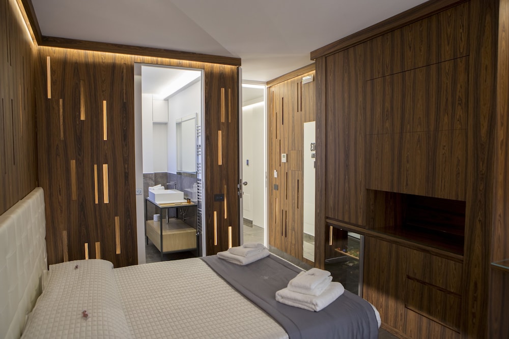 Upper Rooms 9/50