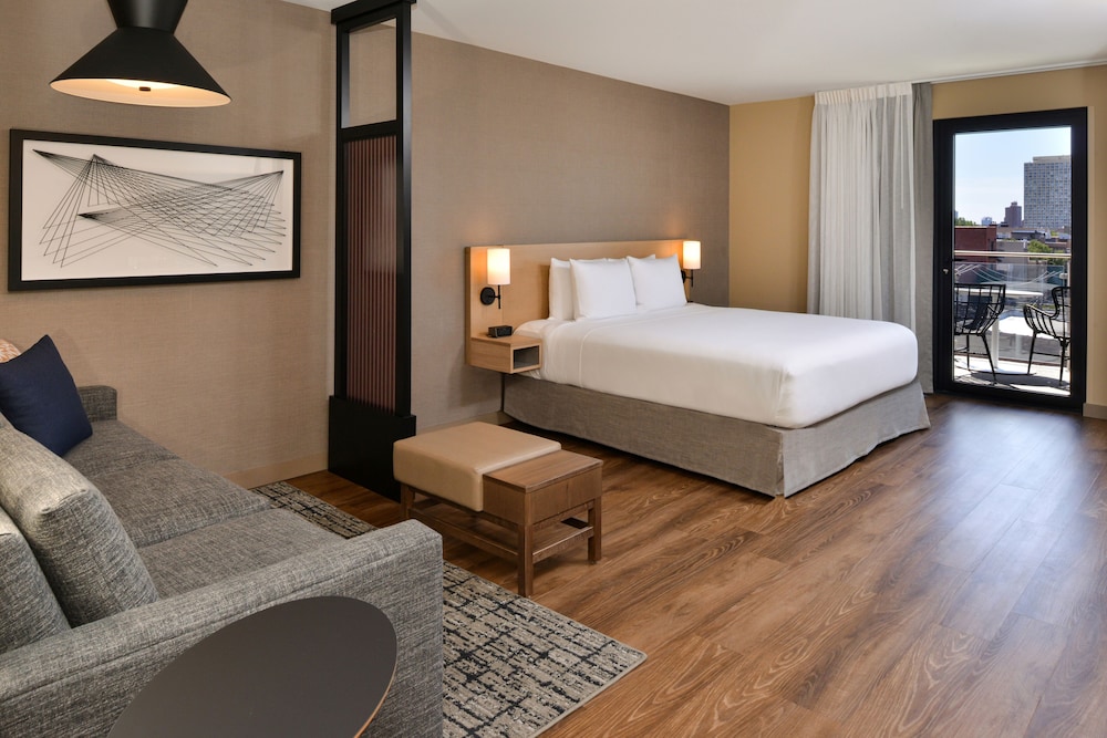 ROOM, KING BED, SOFA, BALCONY, BATHTUB, ACCESSIBLE