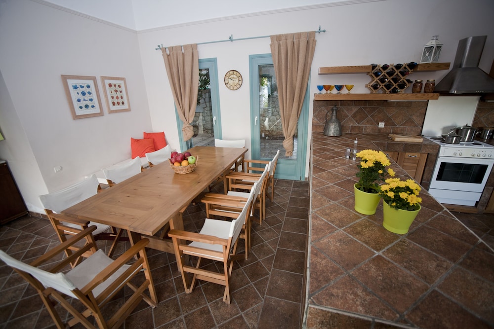 Electra Beachfront Villa 22/50