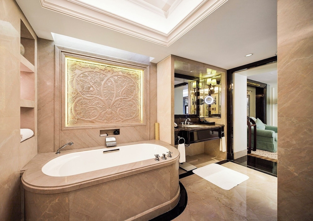 Chengdu Renhe Spring Hotel 34/39