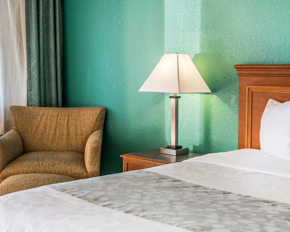 Quality Inn Tulsa Central 28/45