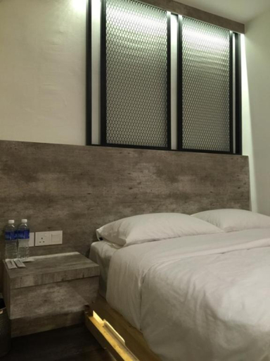 The Oikos Hotel 6/11