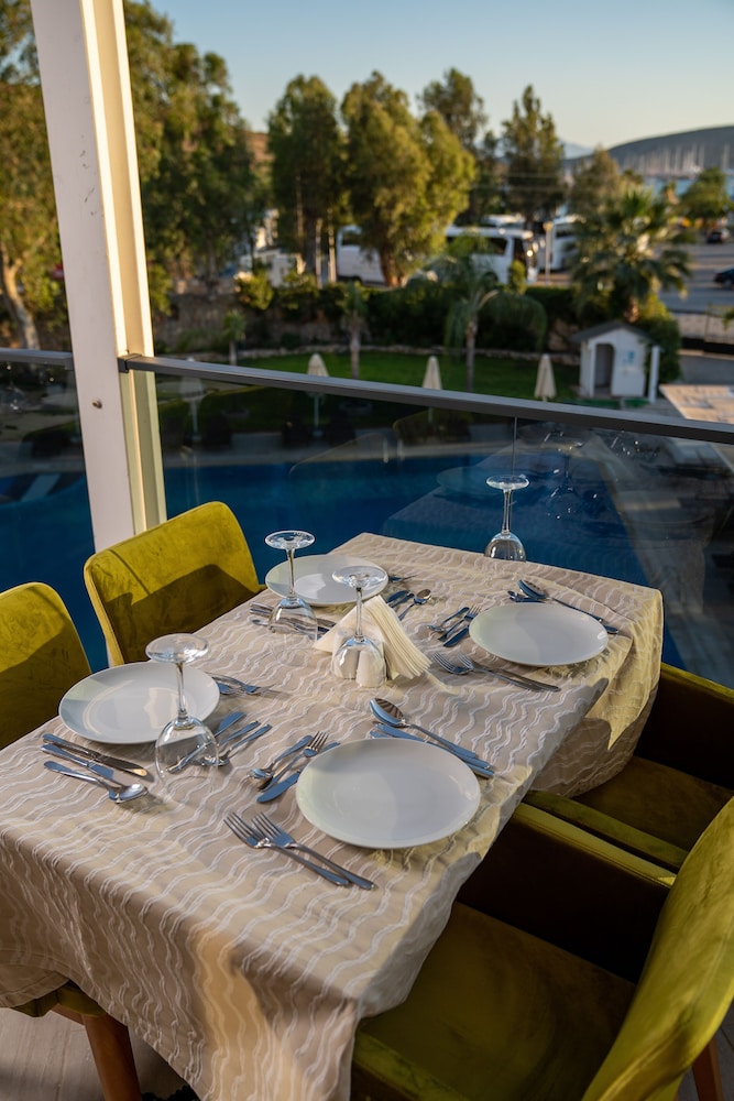 Bodrum Beach Resort 54/65