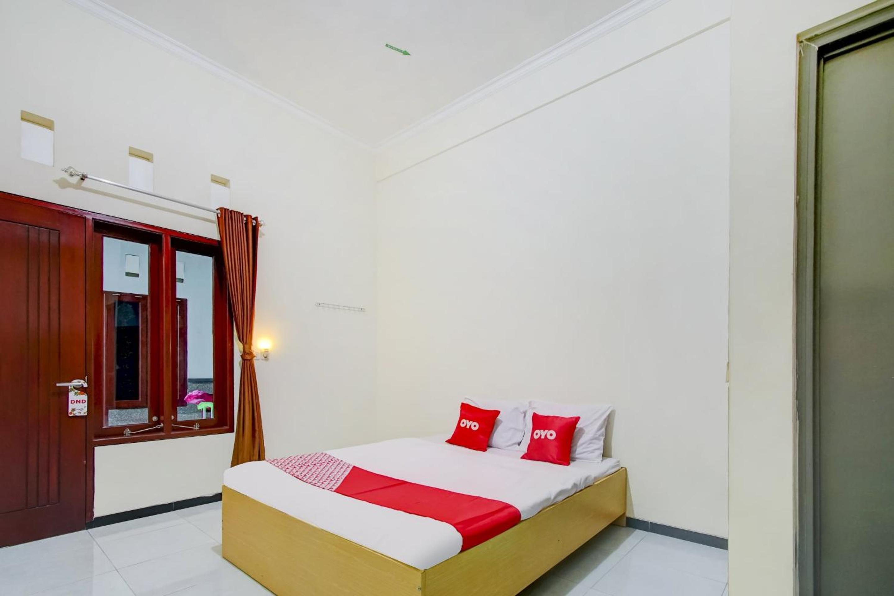 DELUXE, DOUBLE BED