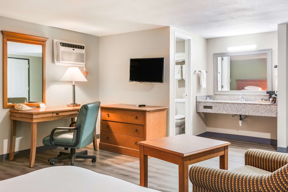 Americas Best Value Inn Lebanon MO 31/38