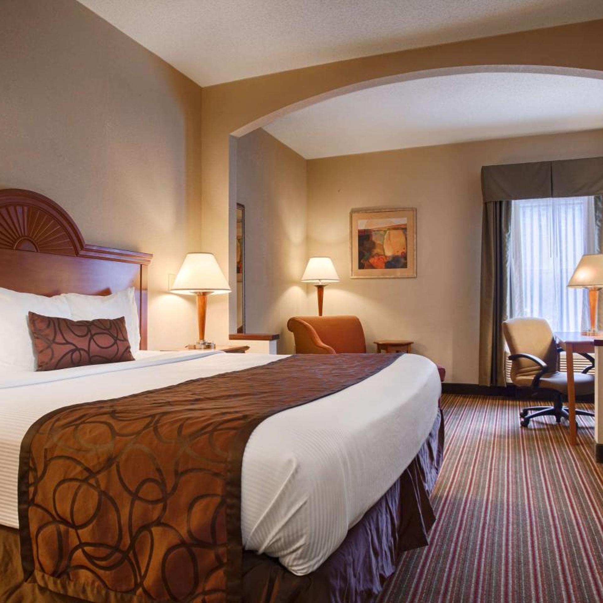 Room, King Bed, 2 Queen Beds, Separate Building