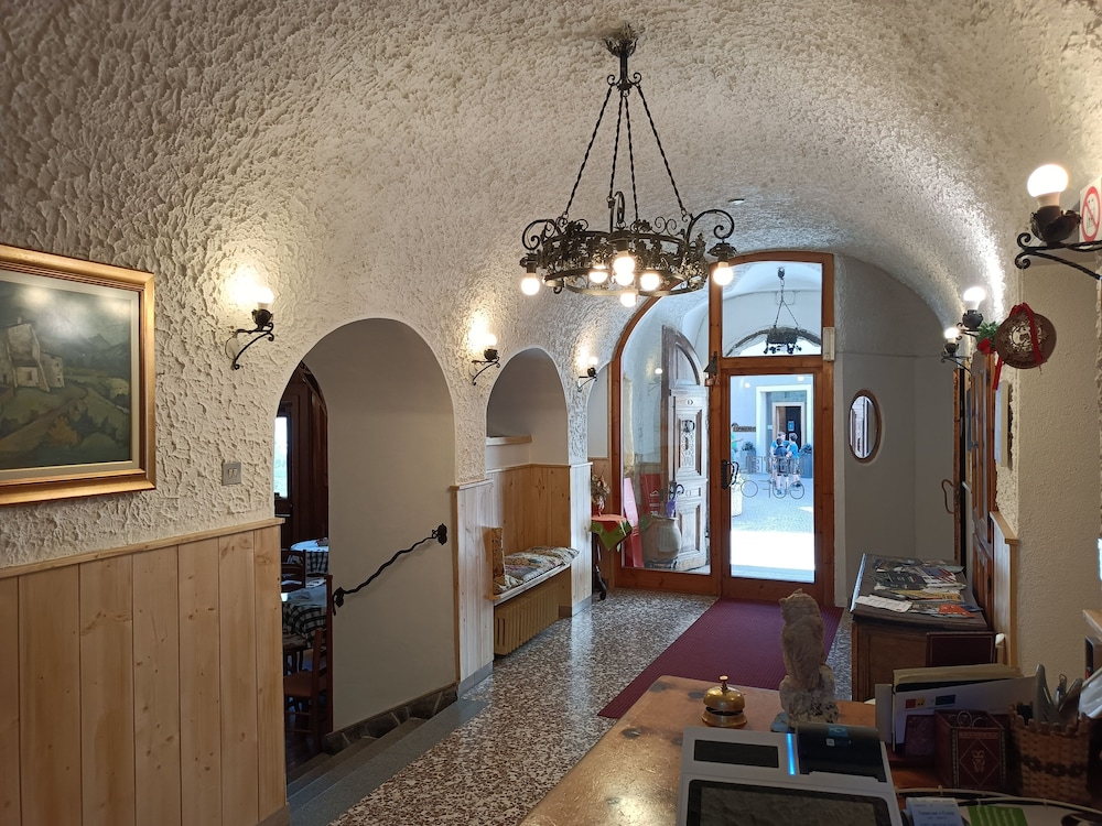 Gufo Hotel Sat Arr Dep Only 33/47