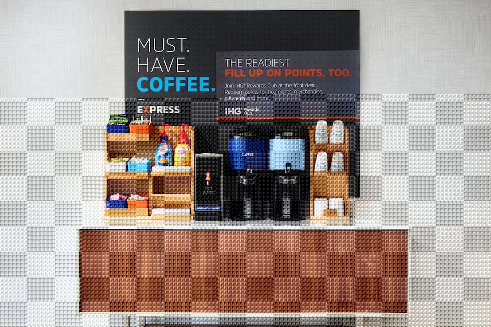 Holiday Inn Express Hotel Suites Salem 27/42