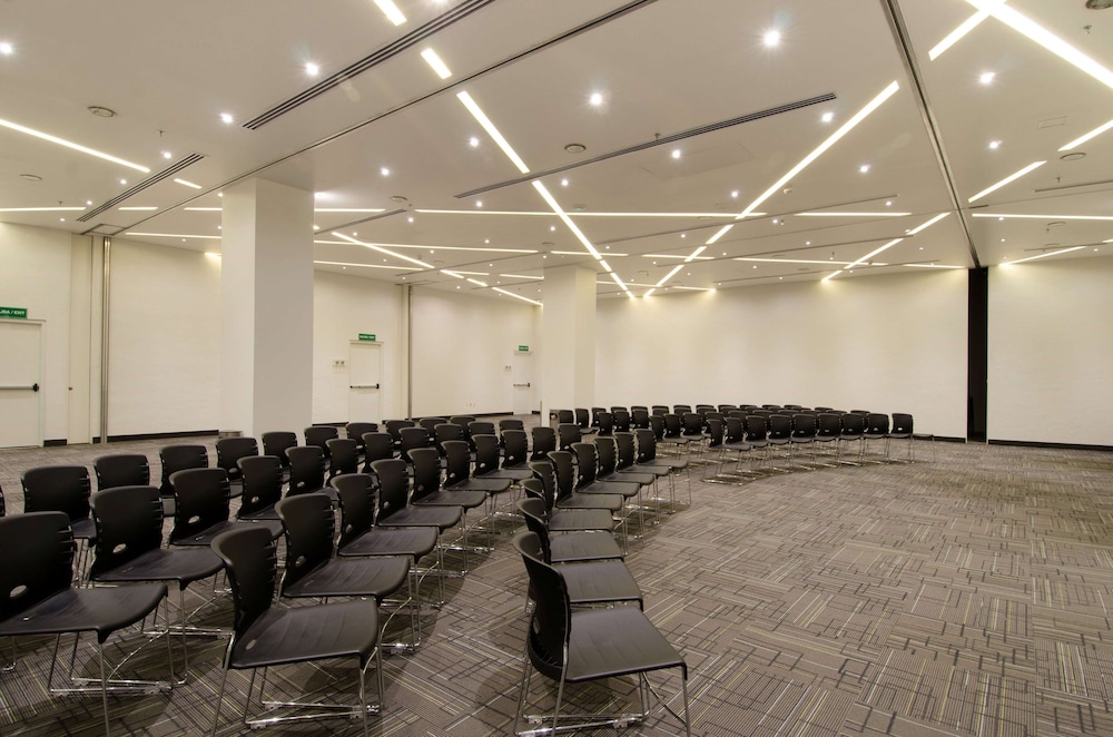 Ramada Encore by Wyndham San Luis Potosi 48/54