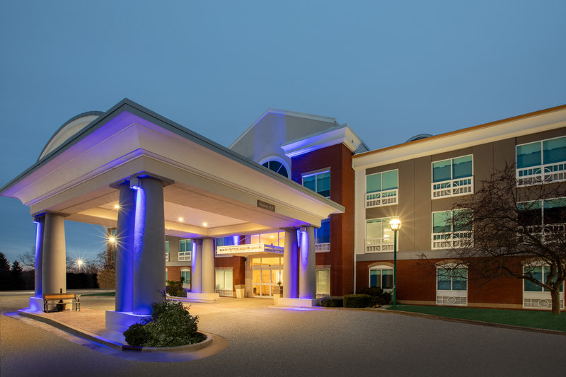 Holiday Inn Express Hotel Suites Grand Rapids North 2/62