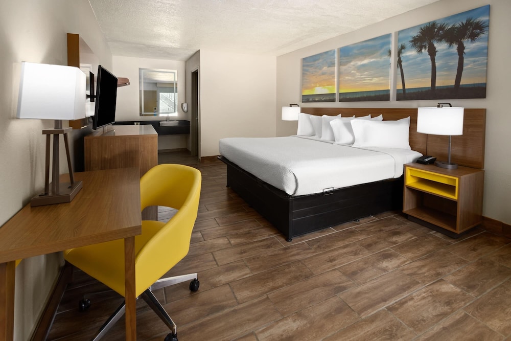 Days Inn by Wyndham Hardeeville Near Hilton Head 25/50