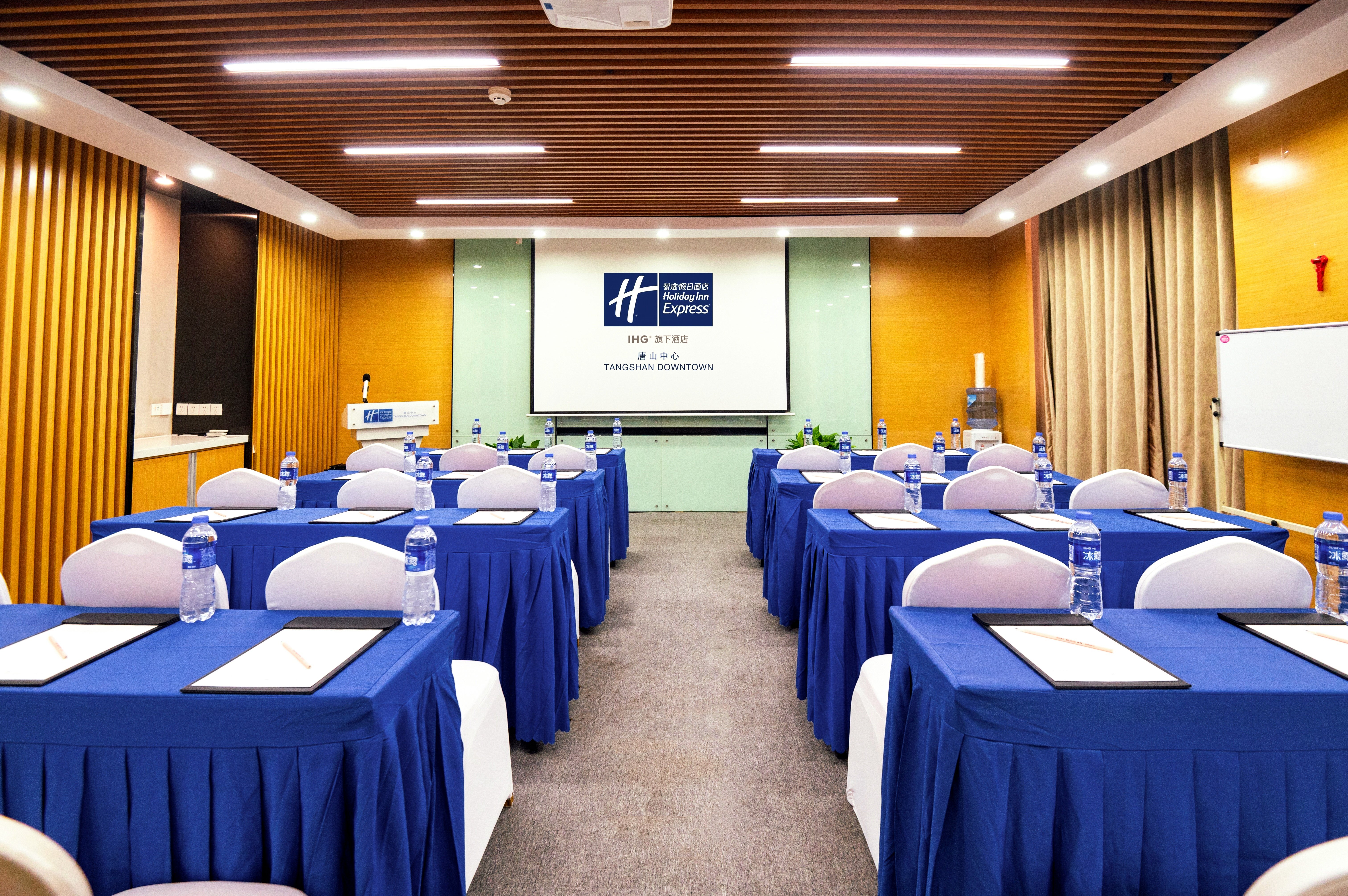 HOLIDAY INN EXPRESS TANGSHAN DOWNTOWN 33/35
