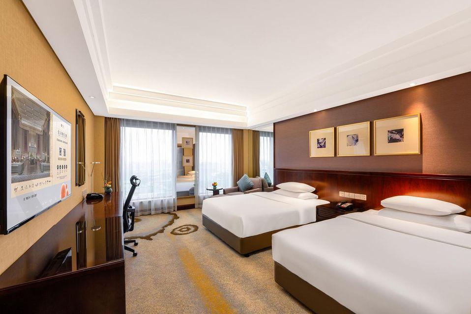 Paradise, Twin Beds
