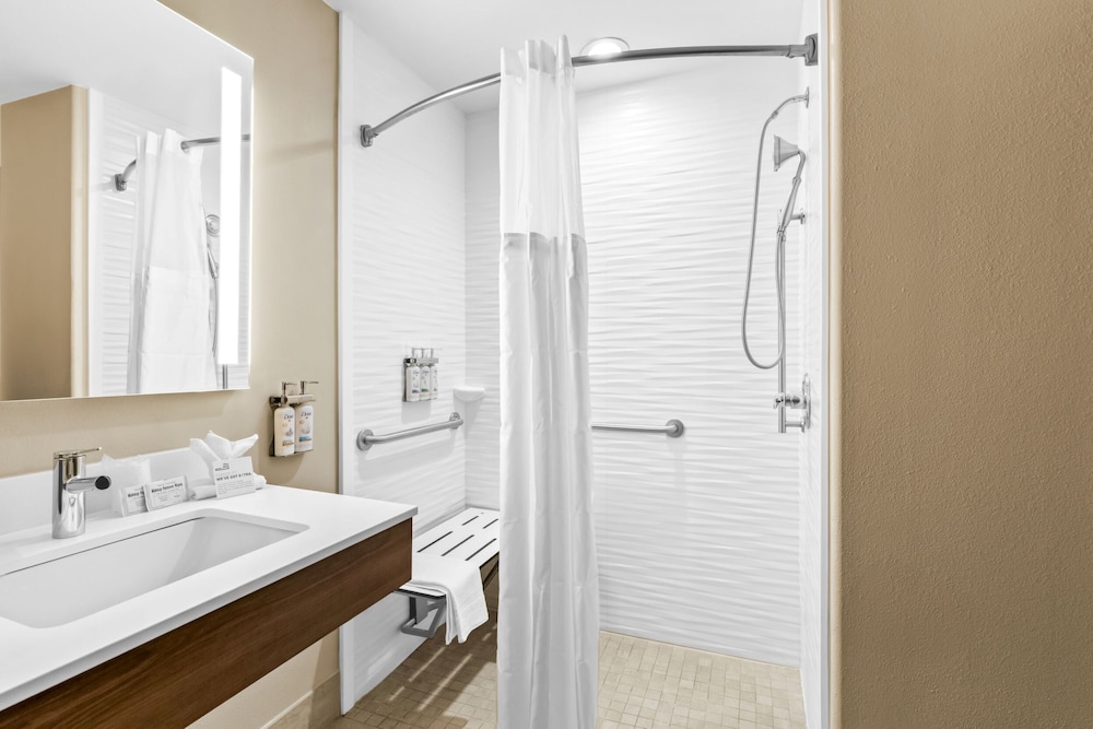 Holiday Inn Express Hotel And Suites Pauls Valley 68/70