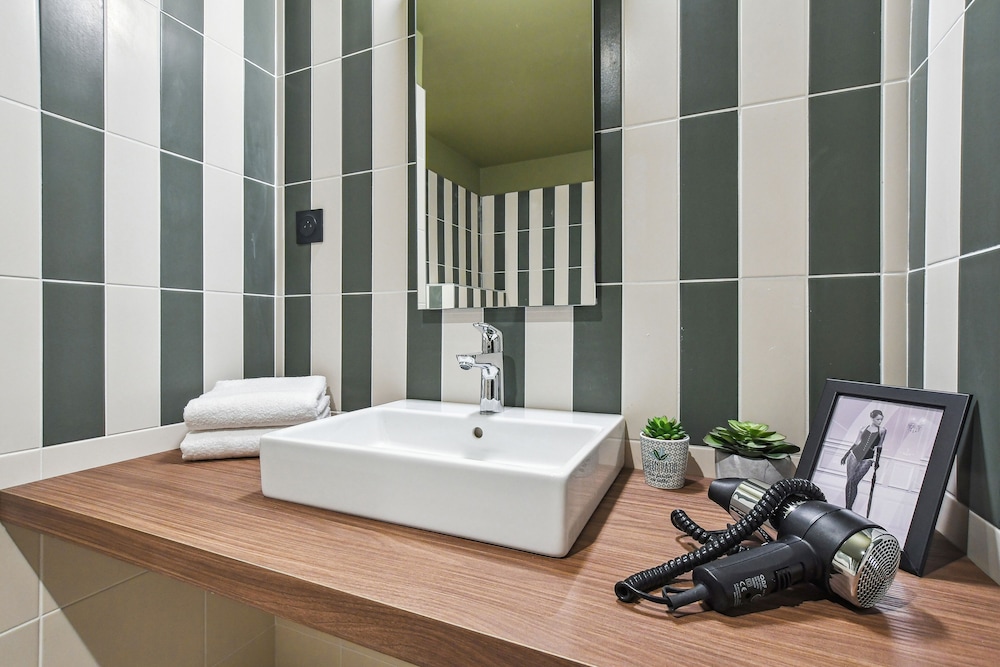 JOST Hotel Montpellier Centre St Roch 58/58